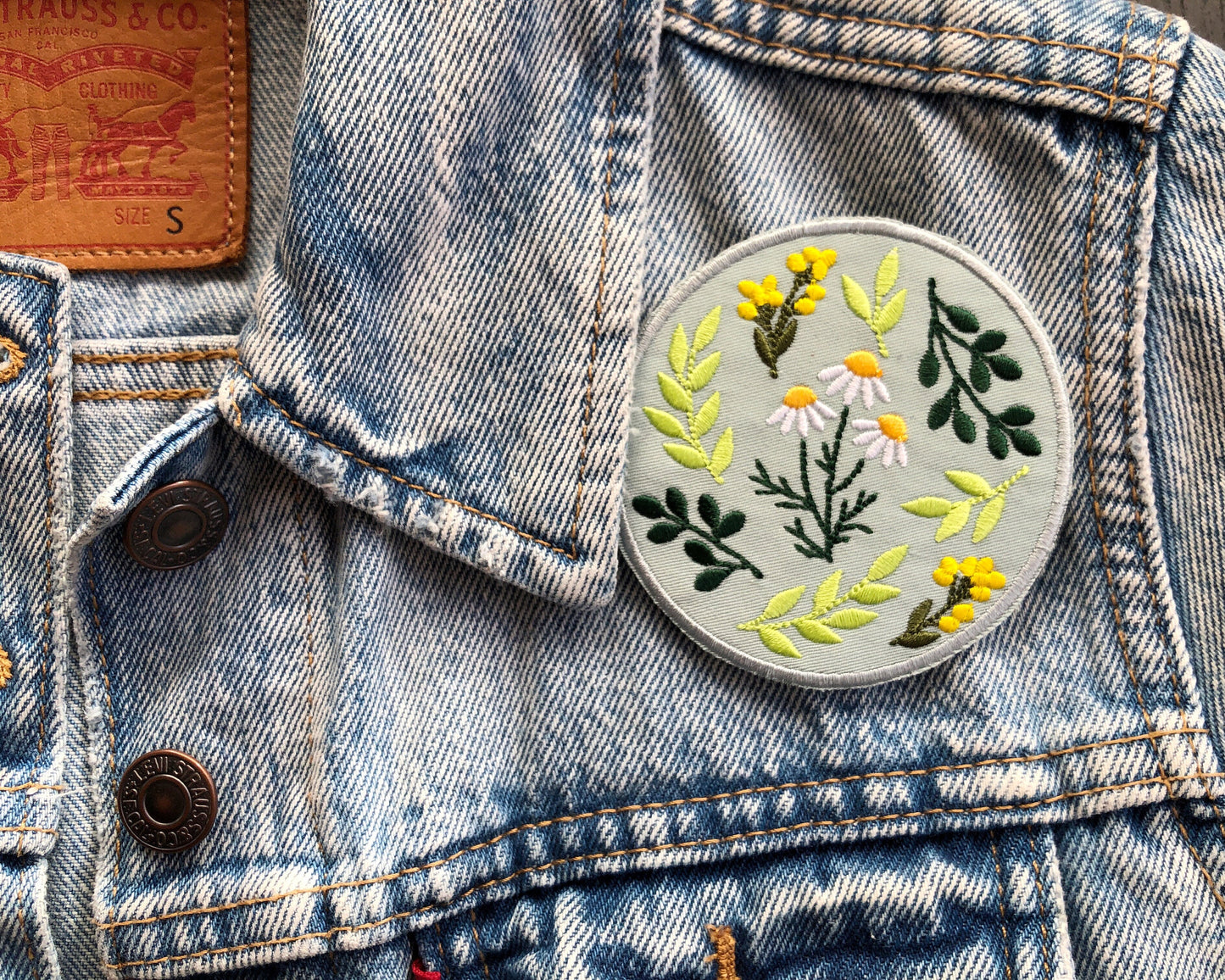 Iron-on flower patch, 3” Embroidered patch, Circle patch, Floral patch, wildflower embroidered patch, wildflower patch
