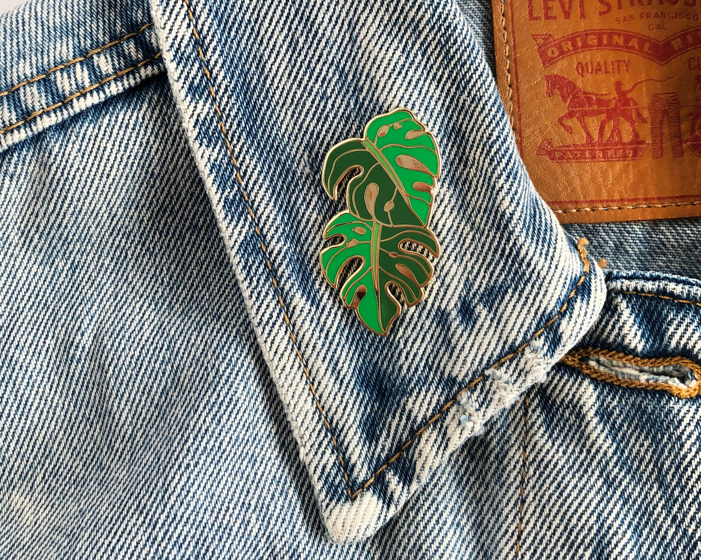 Monstera Deliciosa enamel pin, Enamel pin, Houseplant pin, Plant lover accessory, lapel pin, flower pin, plant clothing accessory, Plant mom