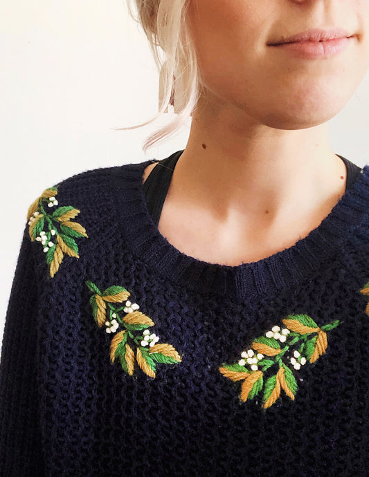 Medium embroidered knit tunic (thrifted)